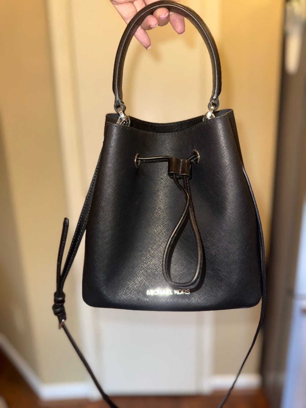 Michael Kors Suri Medium Bucket Bag Black Saffiano Leather Crossbody MK - Picture 4 of 14